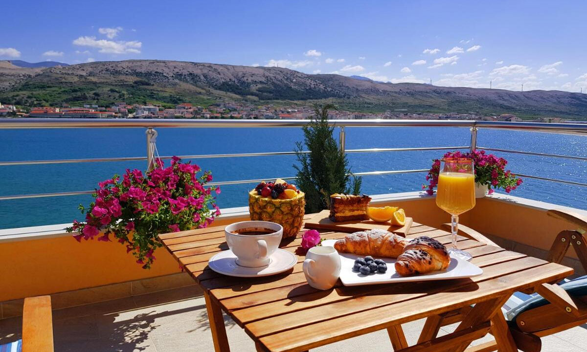 Haus am Meer mit Restaurant auf der Insel Pag